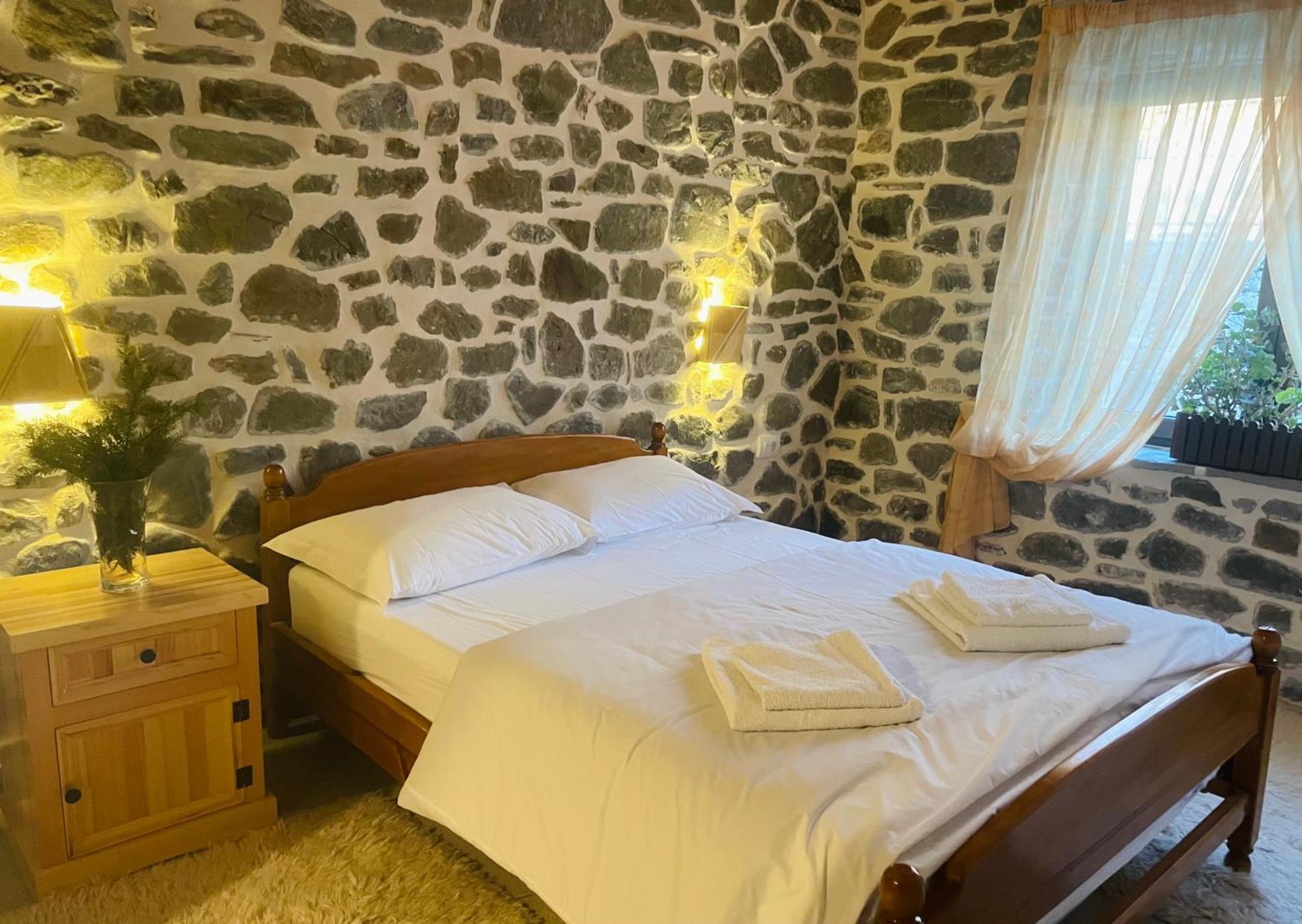 Bujtina Cakuli, - Erseke Villa Rehove