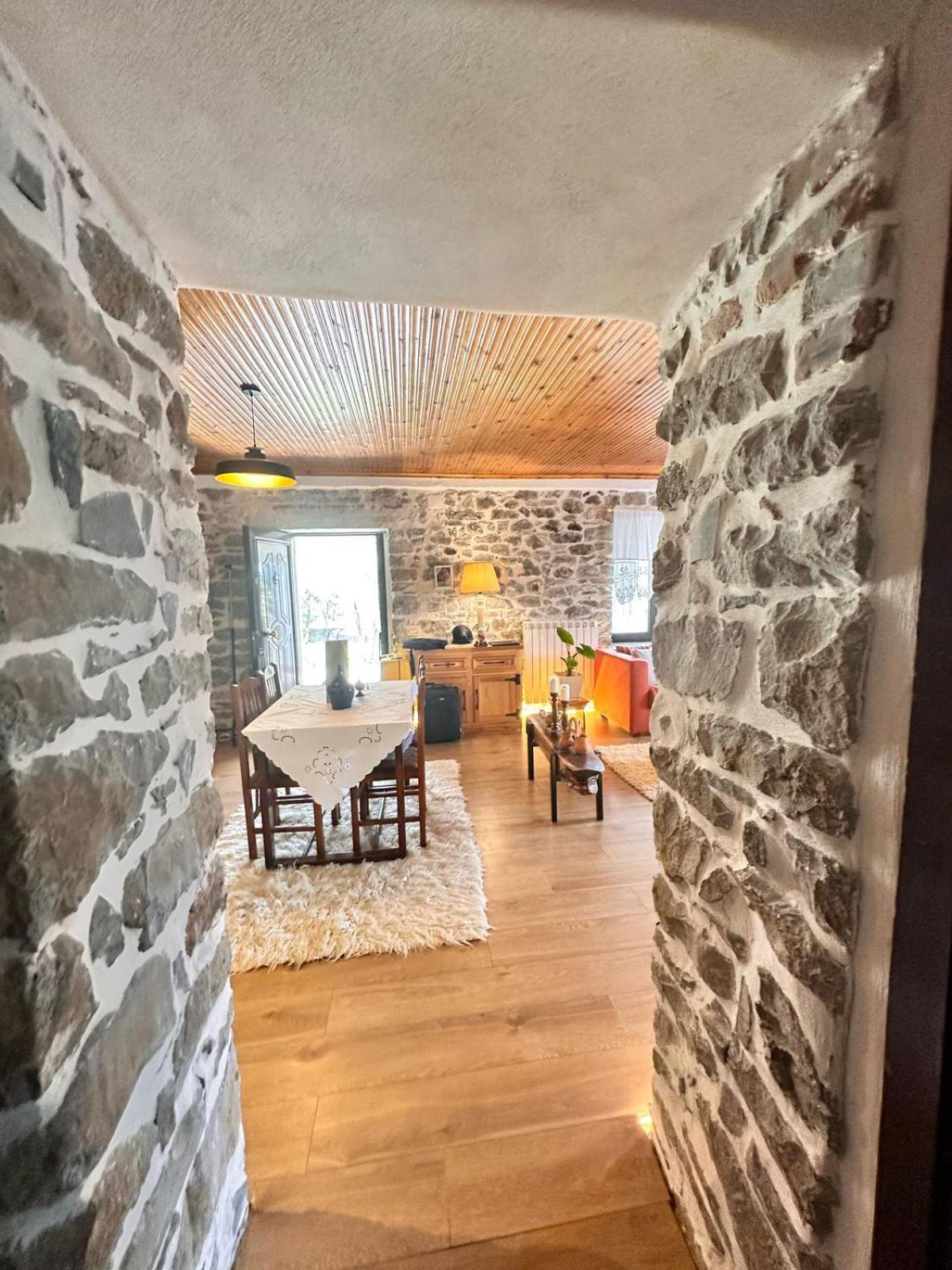 Bujtina Cakuli, - Erseke Villa *